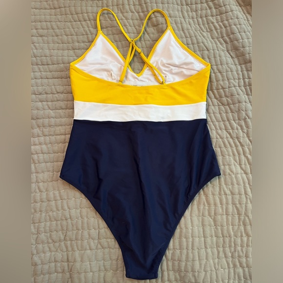 Cupshe block color one piece swimsuit- medium - Picture 2 of 4